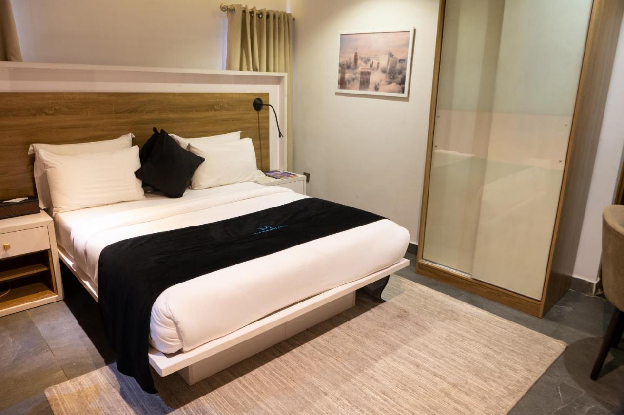 Villa Monument Hotel Aliayabiagba Екстериор снимка