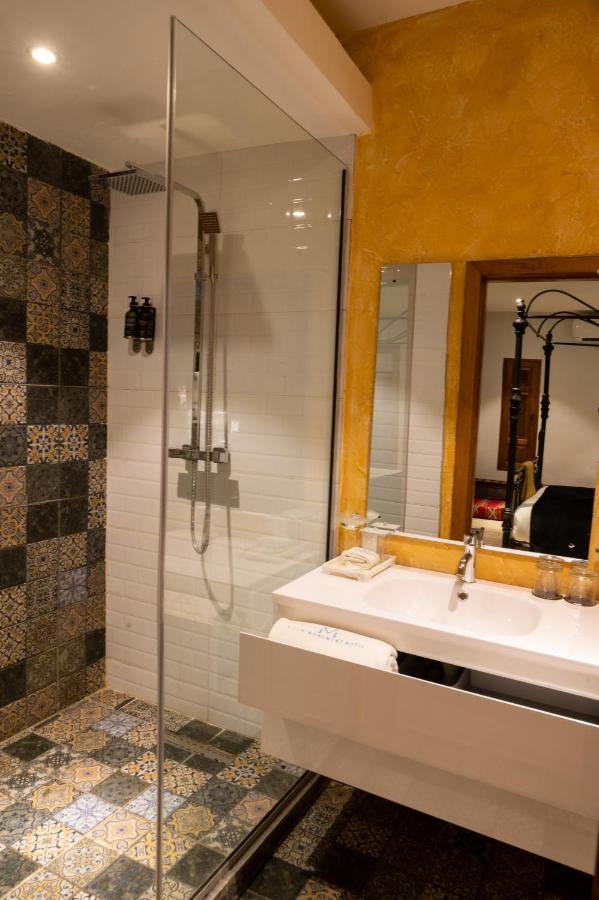 Villa Monument Hotel Aliayabiagba Екстериор снимка